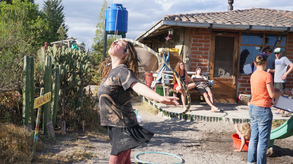 Dancing and malabares (2)