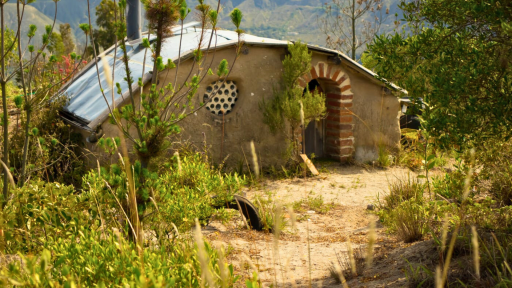Hobbit house eco constructed building